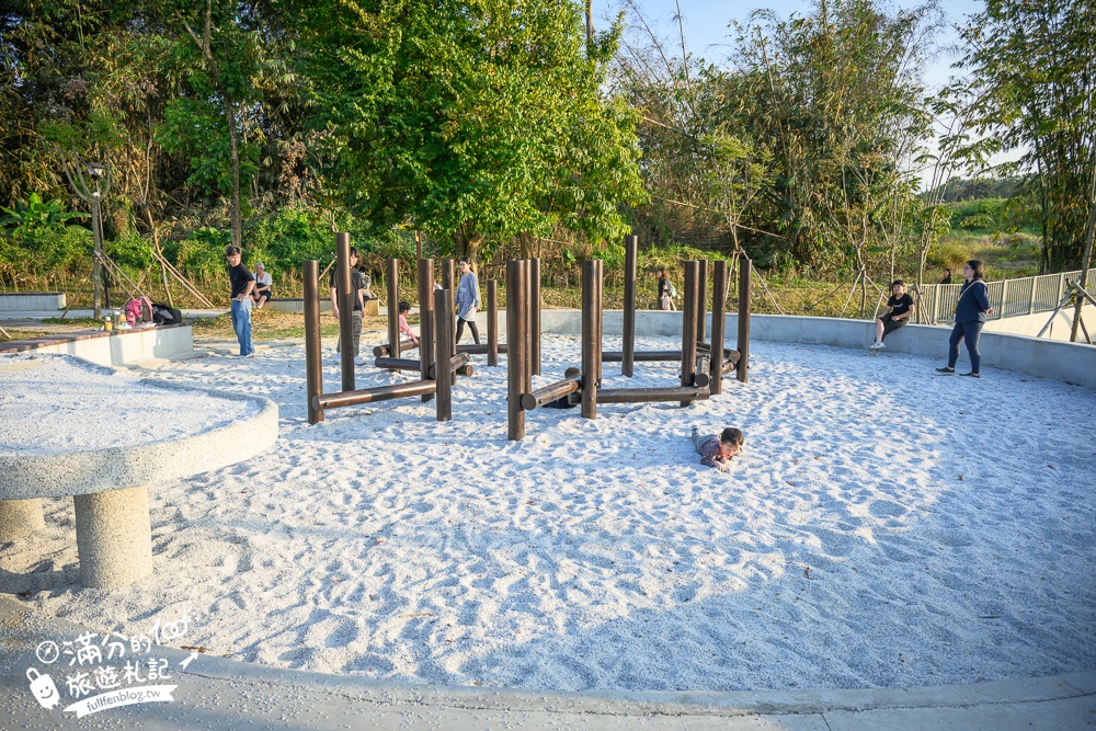 南投【竹夢親子公園】竹山小鎮新地標,雙塔竹筍造型溜滑梯好吸睛.攀爬網.鞦韆.沙坑.彈跳床和滑索通通免費玩!