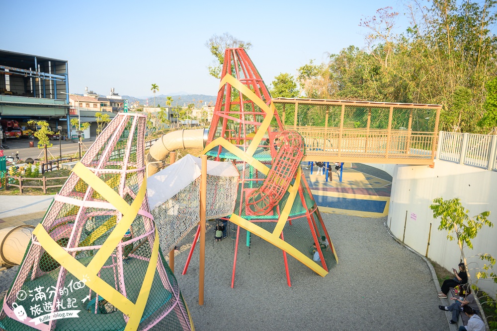 南投【竹夢親子公園】竹山小鎮新地標,雙塔竹筍造型溜滑梯好吸睛.攀爬網.鞦韆.沙坑.彈跳床和滑索通通免費玩!
