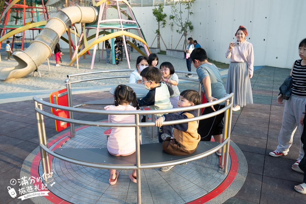 南投【竹夢親子公園】竹山小鎮新地標,雙塔竹筍造型溜滑梯好吸睛.攀爬網.鞦韆.沙坑.彈跳床和滑索通通免費玩!