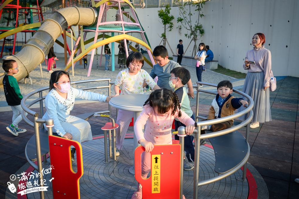 南投【竹夢親子公園】竹山小鎮新地標,雙塔竹筍造型溜滑梯好吸睛.攀爬網.鞦韆.沙坑.彈跳床和滑索通通免費玩!