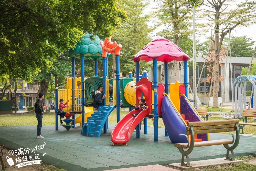 桃園【中壢文化兒童駕駛訓練公園】小孩愛車迷必訪！練習開車學交通號誌,還能玩滑梯.彩虹跑道和彈跳床~