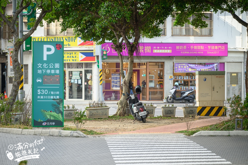 桃園【中壢文化兒童駕駛訓練公園】小孩愛車迷必訪！練習開車學交通號誌,還能玩滑梯.彩虹跑道和彈跳床~