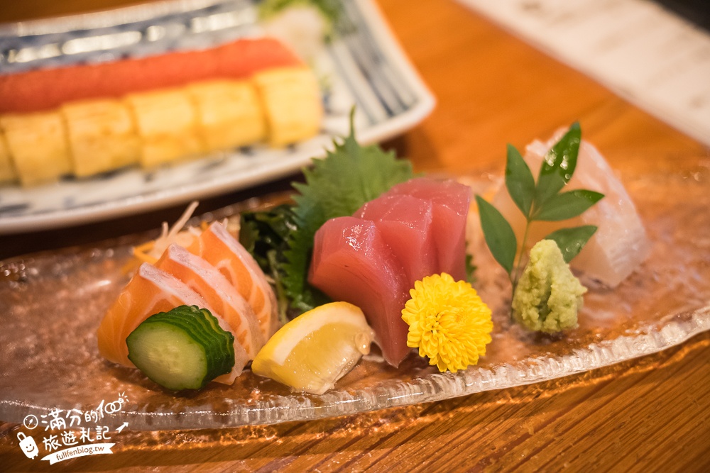 沖繩美食【目利銀次新都心本舖】那霸超人氣居酒屋,坐在木酒桶裡吃日料超特別!