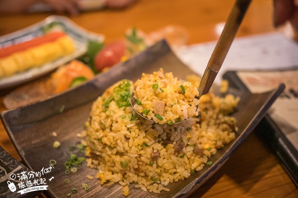 沖繩美食【目利銀次新都心本舖】那霸超人氣居酒屋,坐在木酒桶裡吃日料超特別!