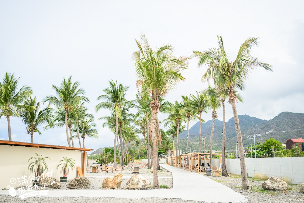 屏東新景點【Coconut Coast椰海·漫漫】枋山最新景觀餐廳.濃濃巴厘島風情, 無敵海景&火車快飛通通能滿足!