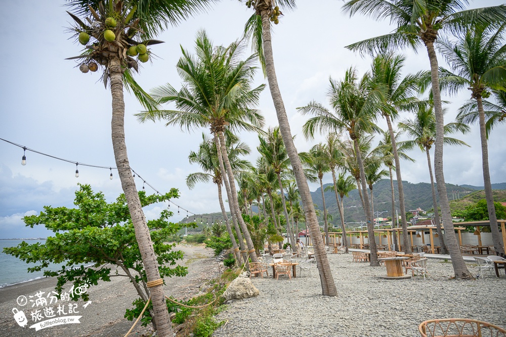 屏東新景點【Coconut Coast椰海·漫漫】枋山最新景觀餐廳.濃濃巴厘島風情, 無敵海景&火車快飛通通能滿足!