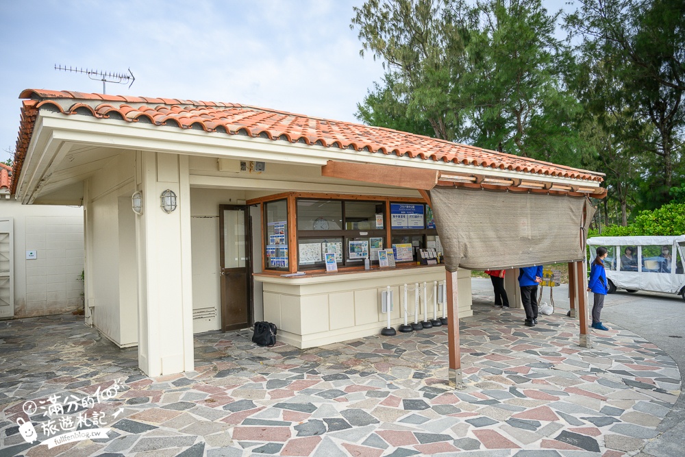 【沖繩玻璃底遊艇體驗】名護部瀬名海中公園親子必玩!搭鯨魚遊艇,換個視角看海底世界,還能同時餵魚超好玩!