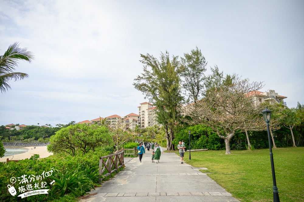 【沖繩玻璃底遊艇體驗】名護部瀬名海中公園親子必玩!搭鯨魚遊艇,換個視角看海底世界,還能同時餵魚超好玩!