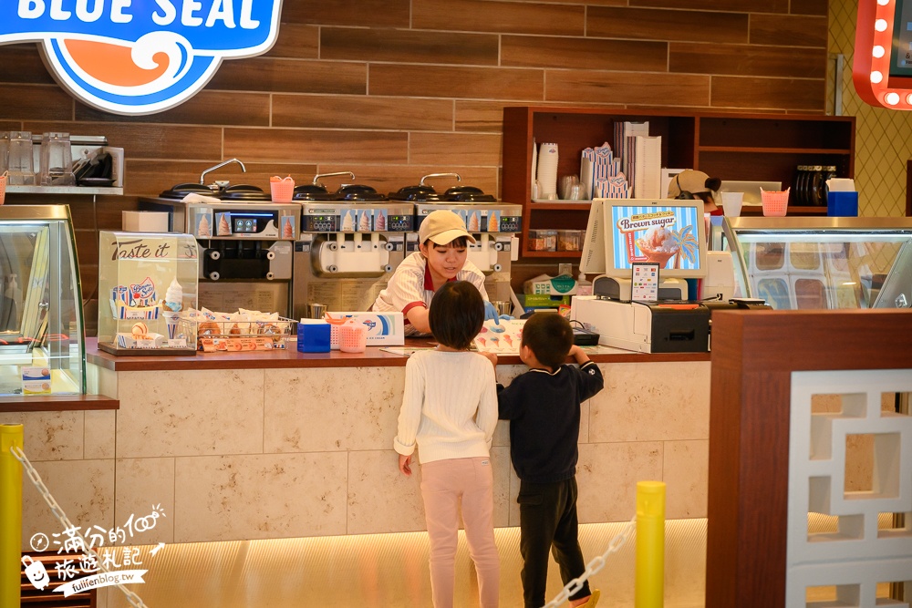 【BLUE SEAL牧港本店】沖繩室內景點,BLUE SEAL博物館免費參觀,濃濃美式風情超好拍!