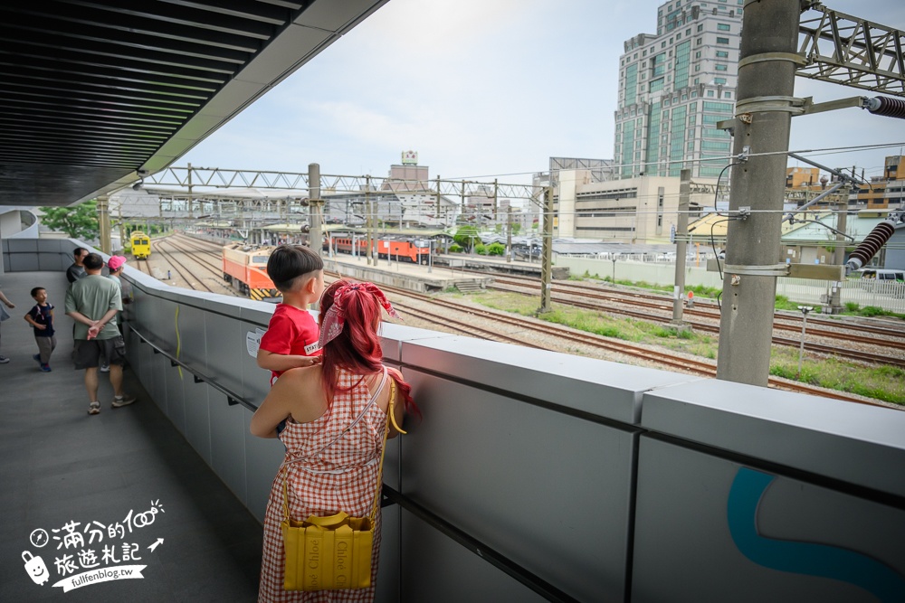 苗栗新景點【苗栗火車頭園區】最新門票資訊&設施體驗,必搭小火車遊園.近距離與蒸汽火車合影趣味十足!
