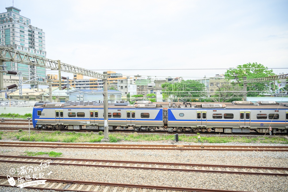 苗栗新景點【苗栗火車頭園區】最新門票資訊&設施體驗,必搭小火車遊園.近距離與蒸汽火車合影趣味十足!