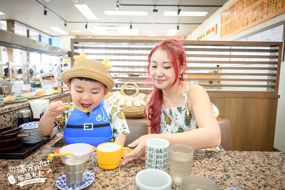 沖繩美食【迴轉壽司市場美浜店】一盤只要35元起,中文點餐現點現作.軌道出餐好特別!