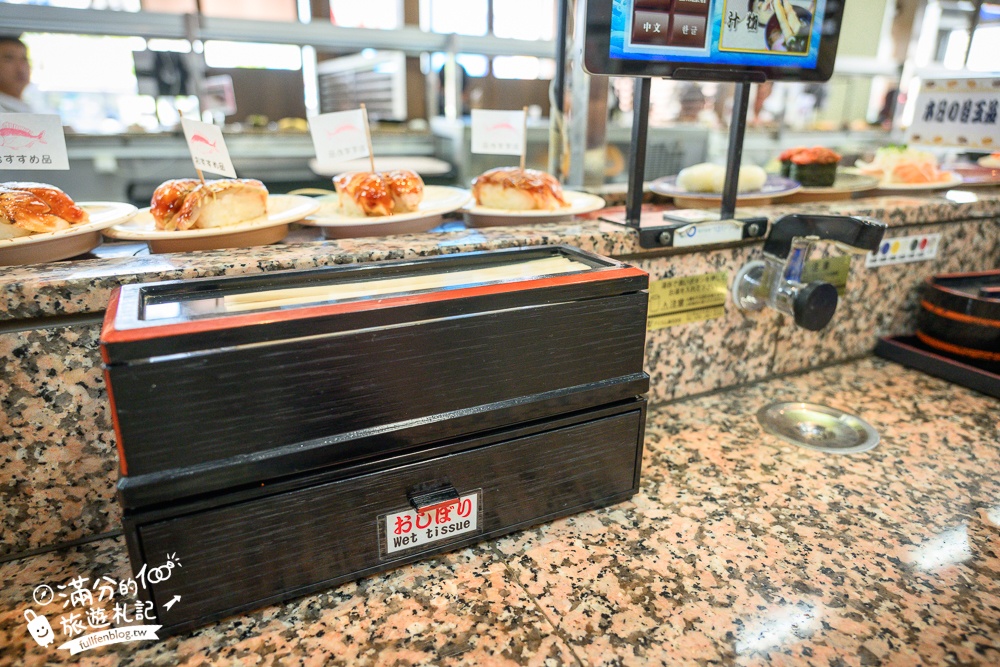沖繩美食【迴轉壽司市場美浜店】一盤只要35元起,中文點餐現點現作.軌道出餐好特別!
