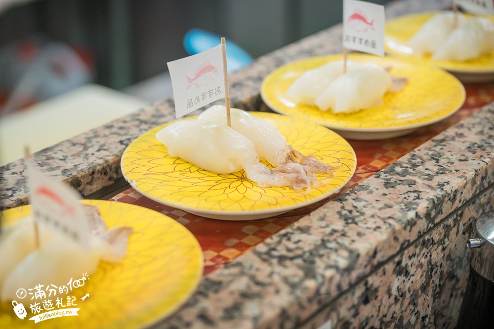 沖繩美食【迴轉壽司市場美浜店】一盤只要35元起,中文點餐現點現作.軌道出餐好特別!