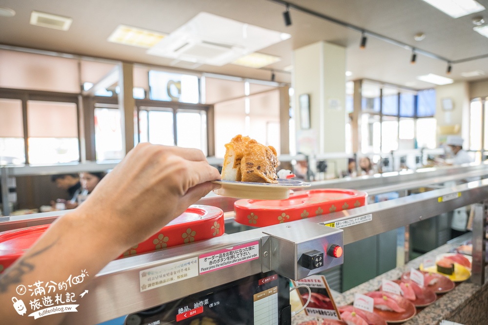 沖繩美食【迴轉壽司市場美浜店】一盤只要35元起,中文點餐現點現作.軌道出餐好特別!