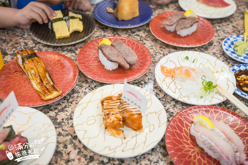 沖繩美食【迴轉壽司市場美浜店】一盤只要35元起,中文點餐現點現作.軌道出餐好特別!