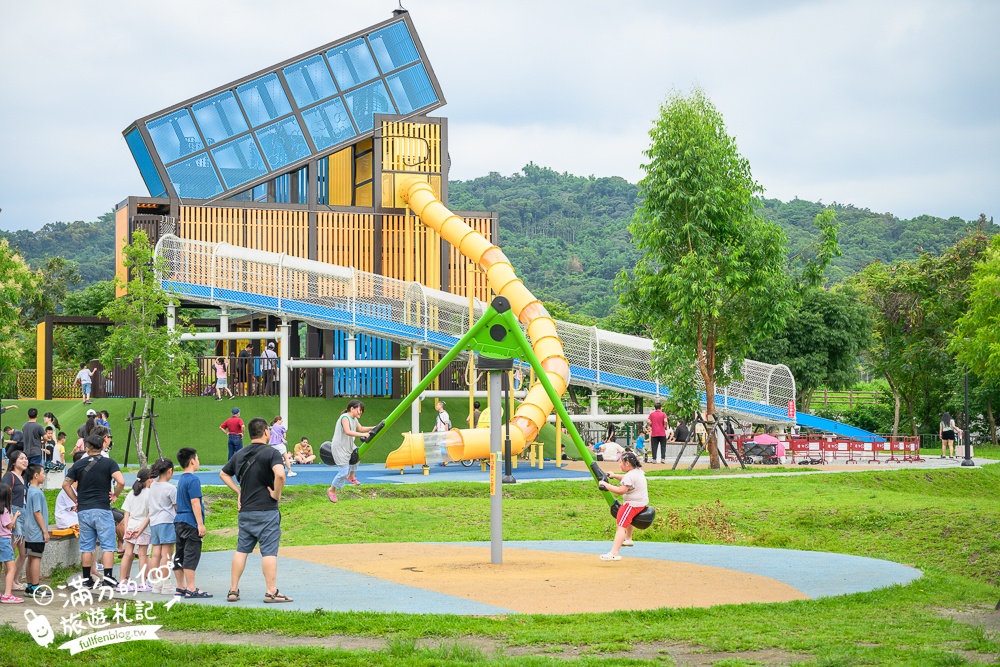 南投【草屯酷比親子運動公園】開放時間！免門票草屯兒童樂園.貨櫃屋溜滑梯.噴水池.滑步車賽道通通免費玩!