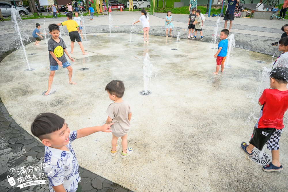 南投【草屯酷比親子運動公園】開放時間！免門票草屯兒童樂園.貨櫃屋溜滑梯.噴水池.滑步車賽道通通免費玩!