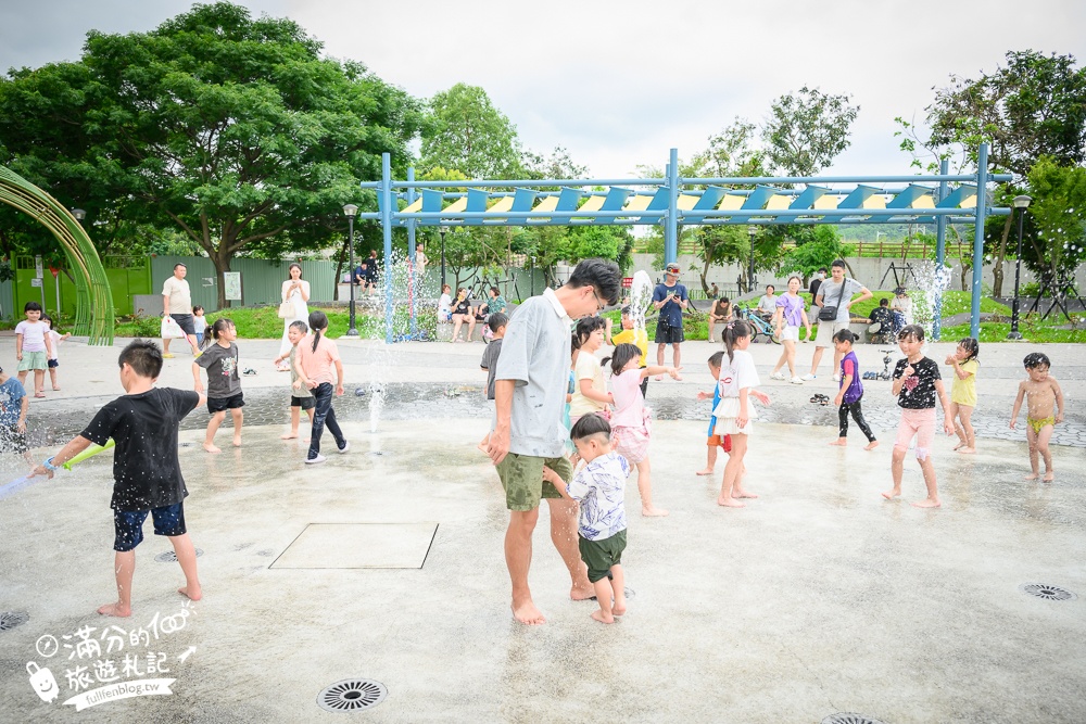 南投【草屯酷比親子運動公園】開放時間！免門票草屯兒童樂園.貨櫃屋溜滑梯.噴水池.滑步車賽道通通免費玩!