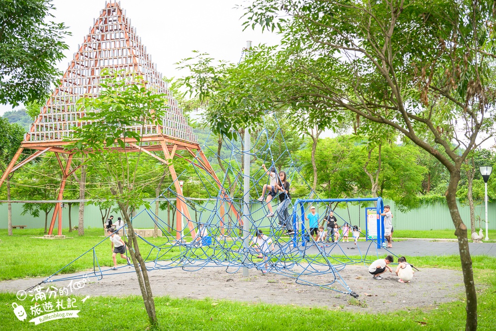 南投【草屯酷比親子運動公園】開放時間！免門票草屯兒童樂園.貨櫃屋溜滑梯.噴水池.滑步車賽道通通免費玩!