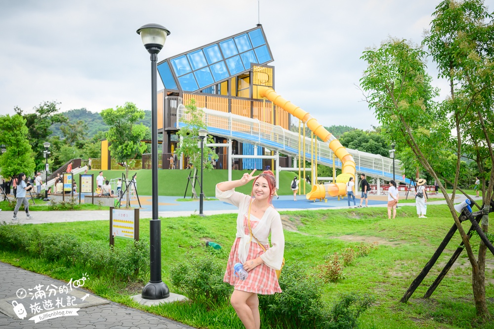 南投【草屯酷比親子運動公園】開放時間！免門票草屯兒童樂園.貨櫃屋溜滑梯.噴水池.滑步車賽道通通免費玩!