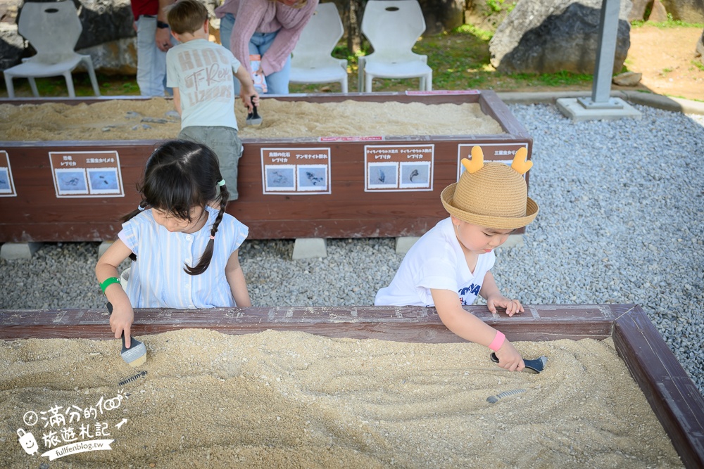沖繩親子景點【釣魚與探索沖繩 Bouken no Kuni Okinawa】一票玩到底,暢玩釣魚&小龍蝦.尋寶藏.挖化石,還能玩拍侏羅紀世界!