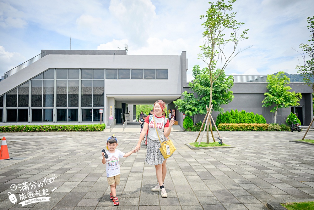 埔里新景點【福興溫泉區親子公園】福興溫泉遊客中心玩樂攻略.免費泡足湯.借自行車,還能玩滑梯和沙坑!