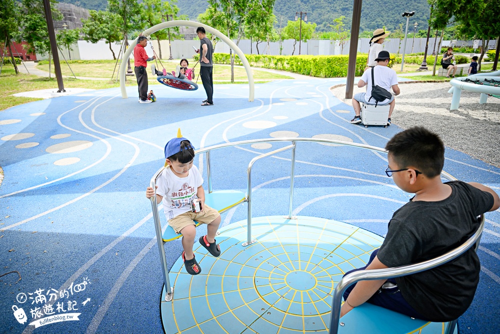 埔里新景點【福興溫泉區親子公園】福興溫泉遊客中心玩樂攻略.免費泡足湯.借自行車,還能玩滑梯和沙坑!