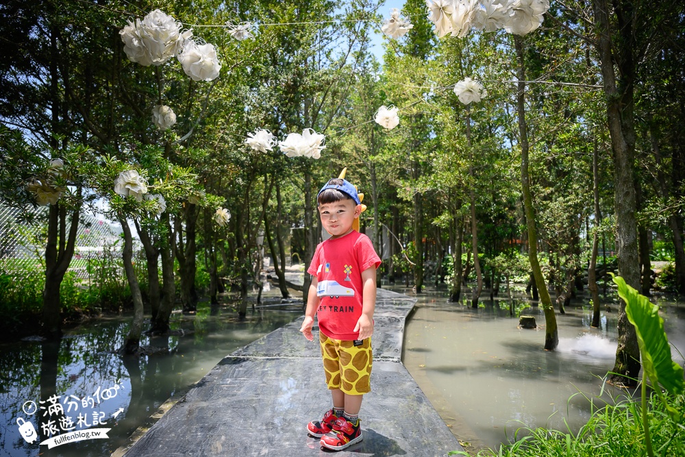 台中【喜鵲方舟FairyLand】后里一處優靜美地,必體驗朗月湖划透明獨木舟,與萌寵互動.看火炎山,還能吃輕食喝烤茶!