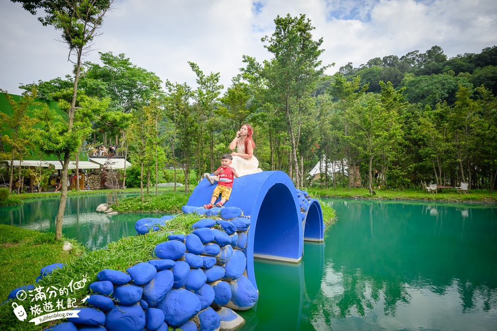 台中【喜鵲方舟FairyLand】后里一處優靜美地,必體驗朗月湖划透明獨木舟,與萌寵互動.看火炎山,還能吃輕食喝烤茶!