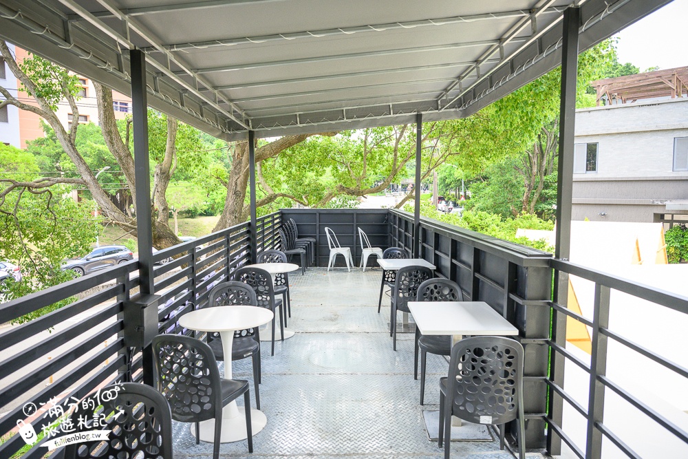 桃園【Nose.Y Café 諾奇意咖啡】隱身體大校區的景觀咖啡.林口首間200坪綠地大草原,森林系寵物友善餐廳!