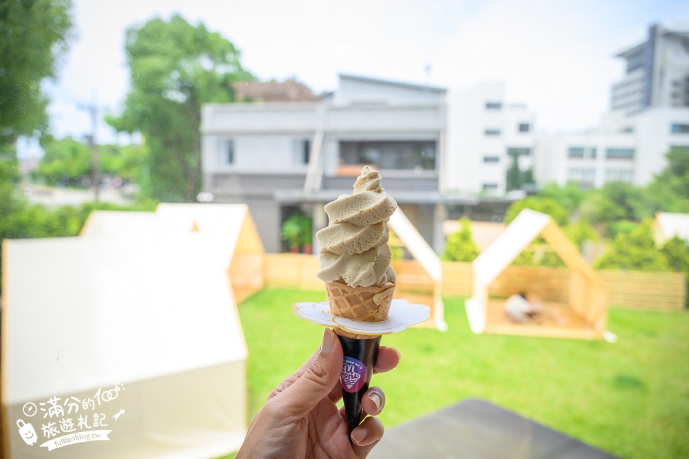 桃園【Nose.Y Café 諾奇意咖啡】隱身體大校區的景觀咖啡.林口首間200坪綠地大草原,森林系寵物友善餐廳!