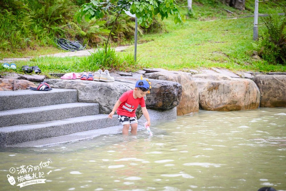 南投玩水秘境【岸境濕地莊園】天然山泉水戲水池.埔里玩水.探索野溪生態,還能用餐喝下午茶!