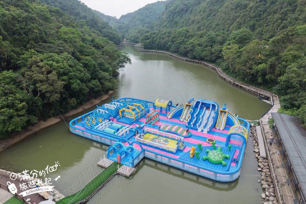 【宜蘭長埤湖水行俠主題樂園】2026最新門票資訊&玩樂攻略,夢幻環山環湖步道.水上氣墊城堡.抹茶湖.萌寵互動
