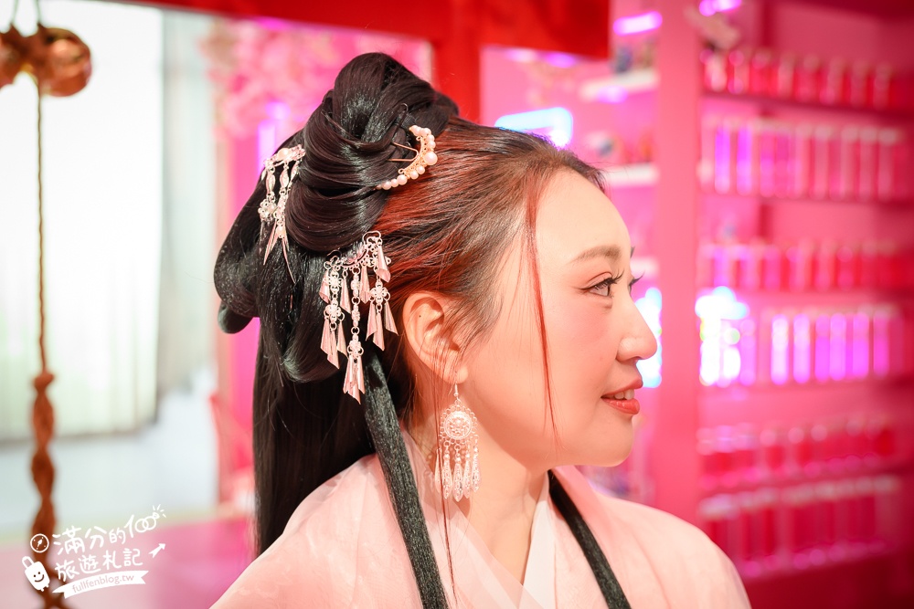 台中【RJ55攝影片場】2025全新全室內古風場景!最新漢服.戰國袍體驗含精緻髮妝,讓你秒變身古偶大女主!