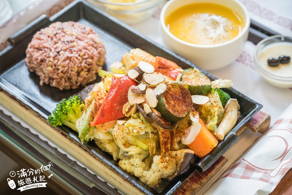 桃園【莫內的花園】觀音鄉蔬食料理庭院餐廳,蓮花田旁隱身名畫的世界,來賞蓮吃蓮逛花園!