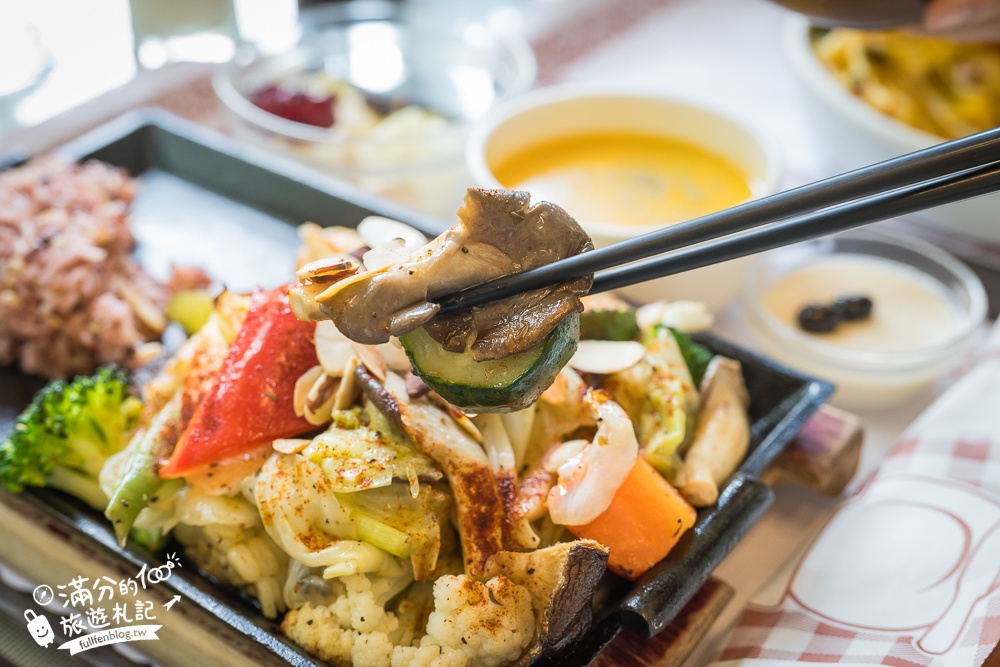 桃園【莫內的花園】觀音鄉蔬食料理庭院餐廳,蓮花田旁隱身名畫的世界,來賞蓮吃蓮逛花園!