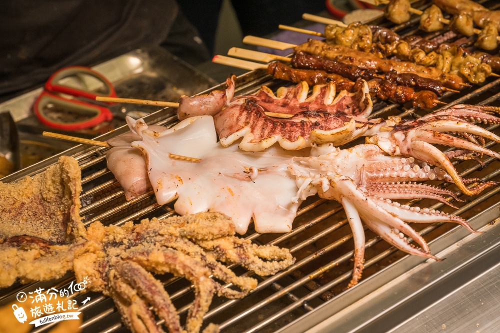 【西門町美食推薦】維縈家鄉碳烤雞排西門成都二店&王子起司馬鈴薯,超人氣排隊美食,比臉大的酥炸魷魚驚艷又好吃!