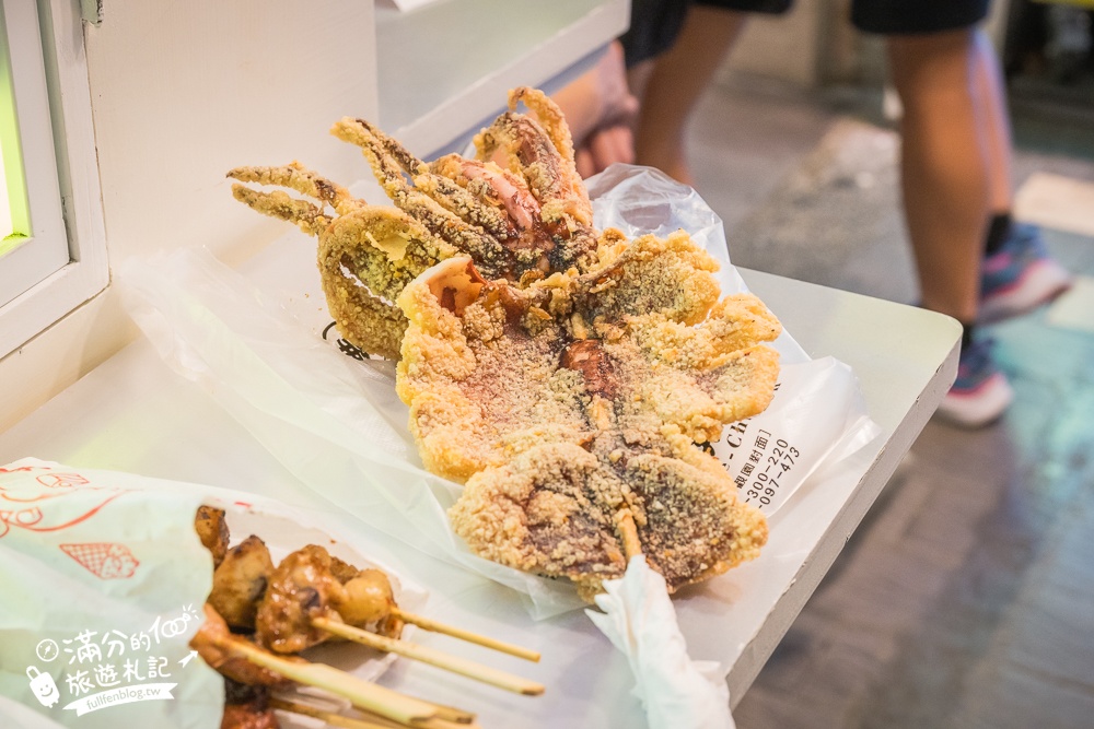 【西門町美食推薦】維縈家鄉碳烤雞排西門成都二店&王子起司馬鈴薯,超人氣排隊美食,比臉大的酥炸魷魚驚艷又好吃!