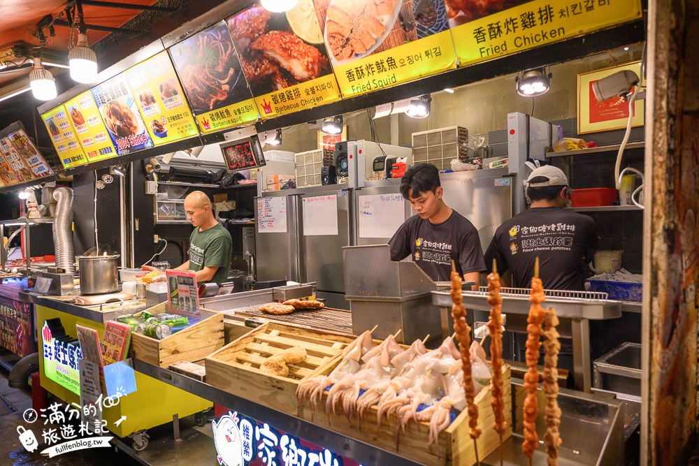【西門町美食推薦】維縈家鄉碳烤雞排西門成都二店&王子起司馬鈴薯,超人氣排隊美食,比臉大的酥炸魷魚驚艷又好吃!