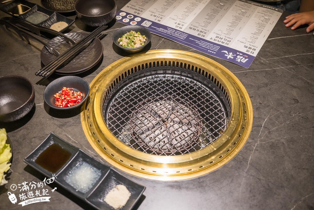 【彰化燒肉首選】脂本燒肉ZHIBEN YKNK彰化店,必吃30cm幻切牛舌＆蔥鹽口袋牛舌,親子友善餐廳.桌邊服務太加分!