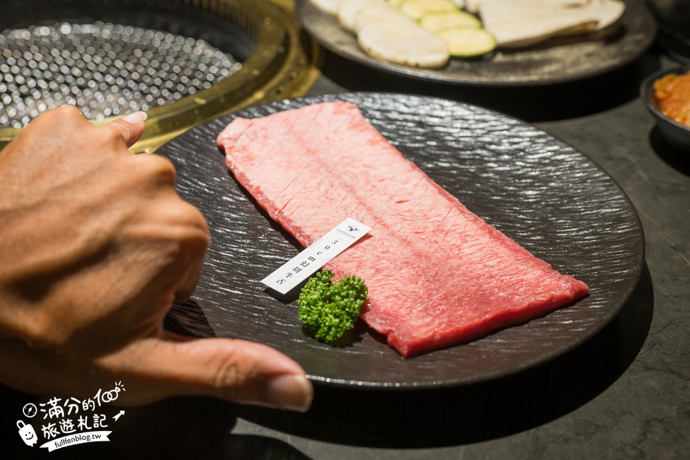 【彰化燒肉首選】脂本燒肉ZHIBEN YKNK彰化店,必吃30cm幻切牛舌＆蔥鹽口袋牛舌,親子友善餐廳.桌邊服務太加分!