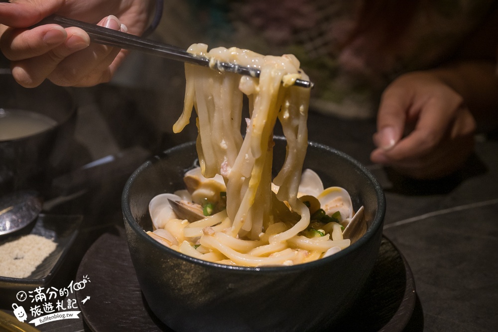 【彰化燒肉首選】脂本燒肉ZHIBEN YKNK彰化店,必吃30cm幻切牛舌＆蔥鹽口袋牛舌,親子友善餐廳.桌邊服務太加分!