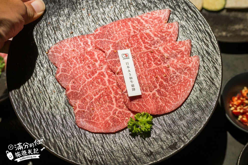 【彰化燒肉首選】脂本燒肉ZHIBEN YKNK彰化店,必吃30cm幻切牛舌＆蔥鹽口袋牛舌,親子友善餐廳.桌邊服務太加分!