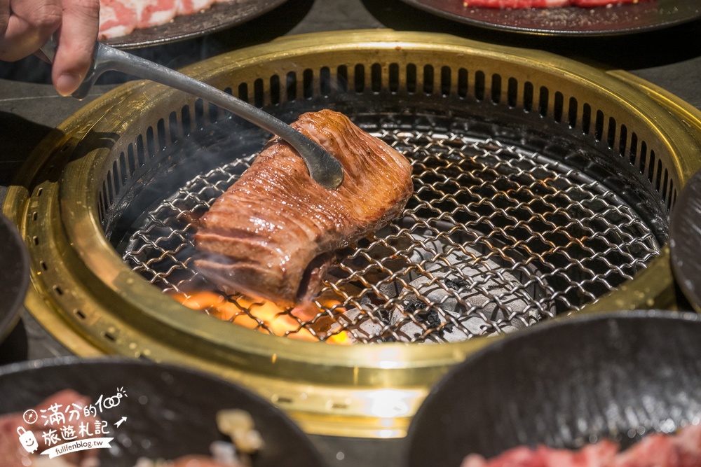 【彰化燒肉首選】脂本燒肉ZHIBEN YKNK彰化店,必吃30cm幻切牛舌＆蔥鹽口袋牛舌,親子友善餐廳.桌邊服務太加分!