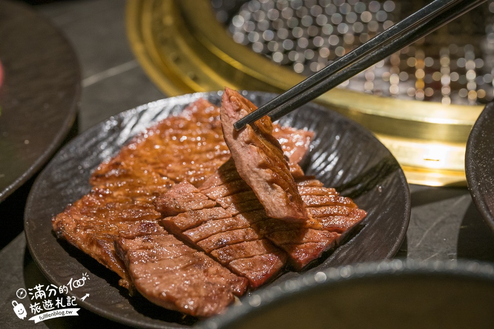【彰化燒肉首選】脂本燒肉ZHIBEN YKNK彰化店,必吃30cm幻切牛舌＆蔥鹽口袋牛舌,親子友善餐廳.桌邊服務太加分!