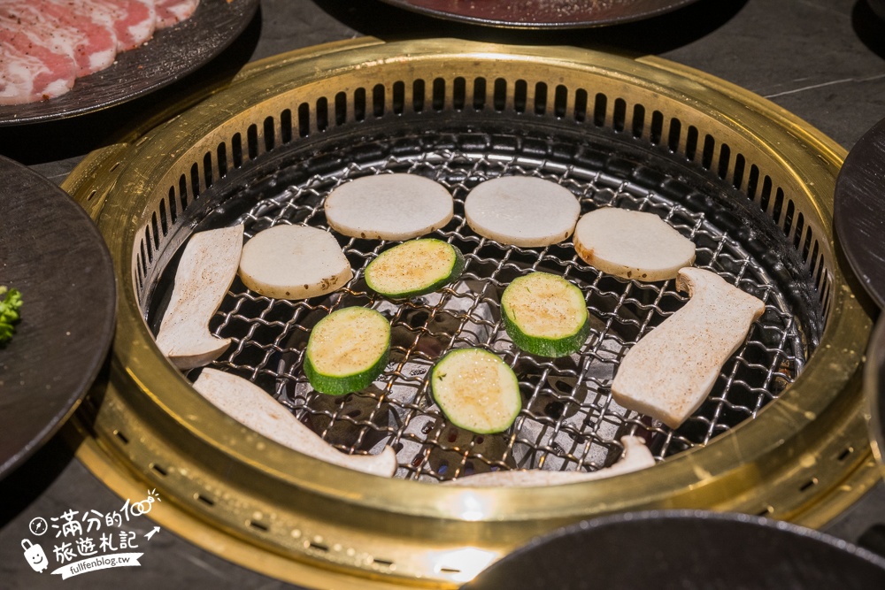 【彰化燒肉首選】脂本燒肉ZHIBEN YKNK彰化店,必吃30cm幻切牛舌＆蔥鹽口袋牛舌,親子友善餐廳.桌邊服務太加分!