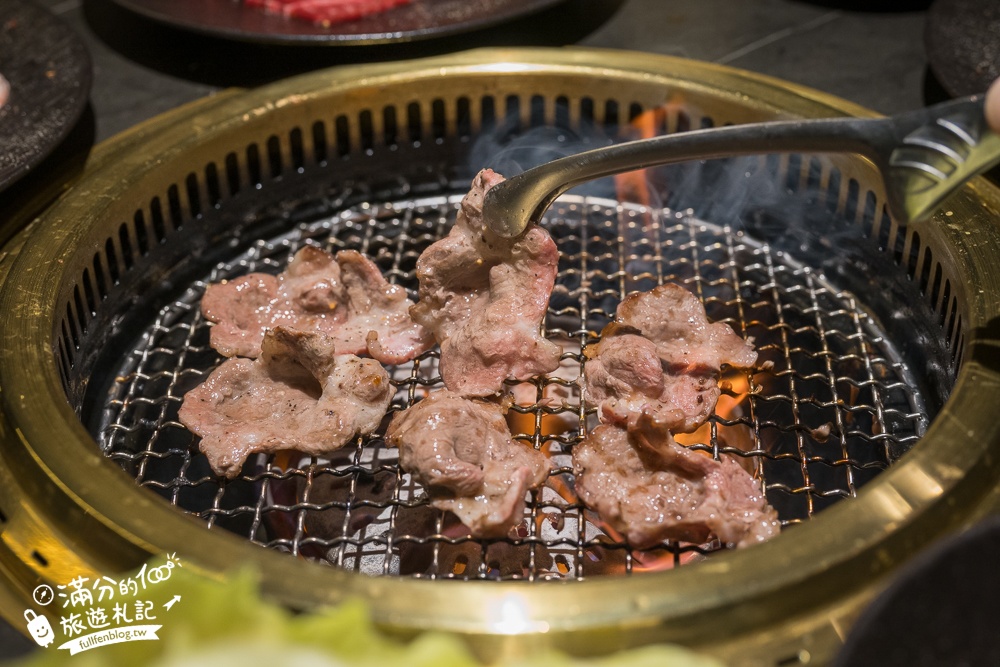 【彰化燒肉首選】脂本燒肉ZHIBEN YKNK彰化店,必吃30cm幻切牛舌＆蔥鹽口袋牛舌,親子友善餐廳.桌邊服務太加分!