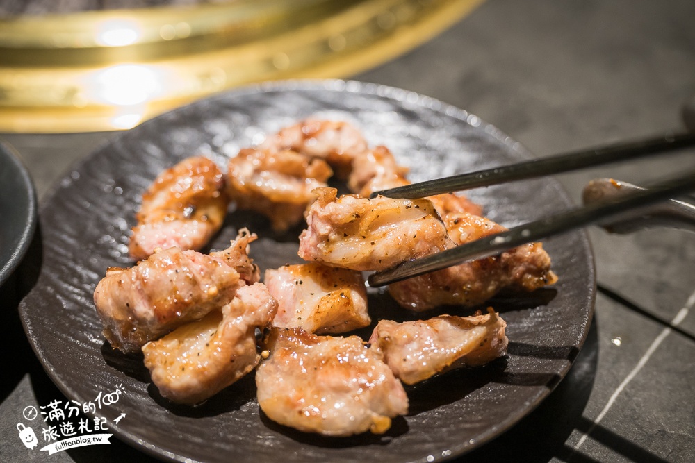 【彰化燒肉首選】脂本燒肉ZHIBEN YKNK彰化店,必吃30cm幻切牛舌＆蔥鹽口袋牛舌,親子友善餐廳.桌邊服務太加分!
