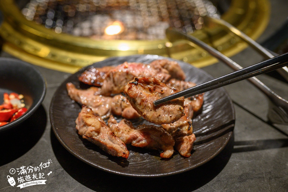 【彰化燒肉首選】脂本燒肉ZHIBEN YKNK彰化店,必吃30cm幻切牛舌＆蔥鹽口袋牛舌,親子友善餐廳.桌邊服務太加分!